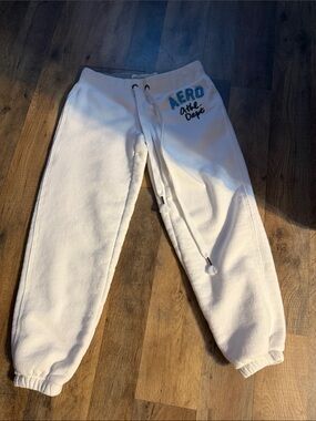 White Aeropostale capri joggers